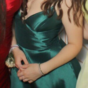 1ère Avenue Ball Gown/Prom Dress in Emerald Green Like NEW Size 4